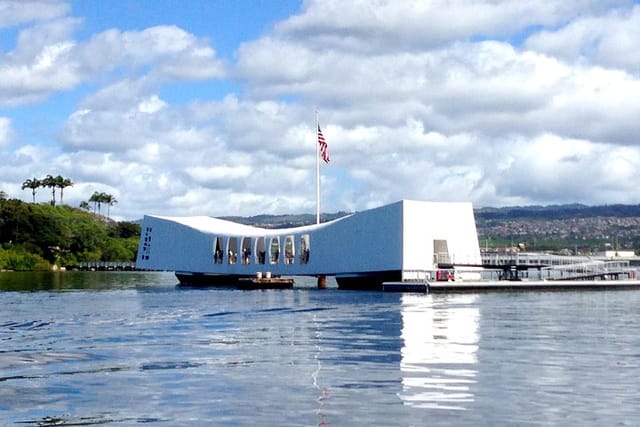 Your Mix Plate Combination Tour! Visit Pearl Harbor and then explore O`ahu.